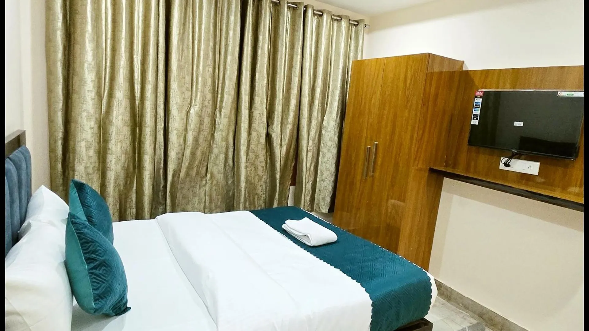 ****  Hotel Rudraa Stay Near Kashi Vishwanath Temple - Fully Air Conditioned Guest House - Best Guest House In Varanasi India